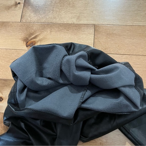 SOLD!! Aritzia Wilfred Free Daria faux leather black leggings pants - size small - Picture 4 of 15